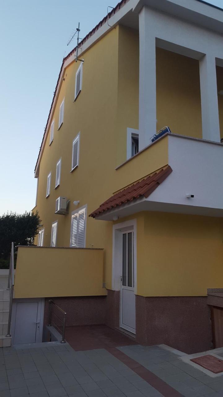 Apartments Iva Povljana Exterior photo